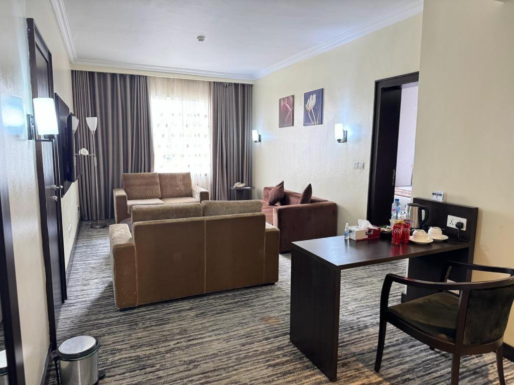 Golden Tulip Ibadan Hotel Exterior photo