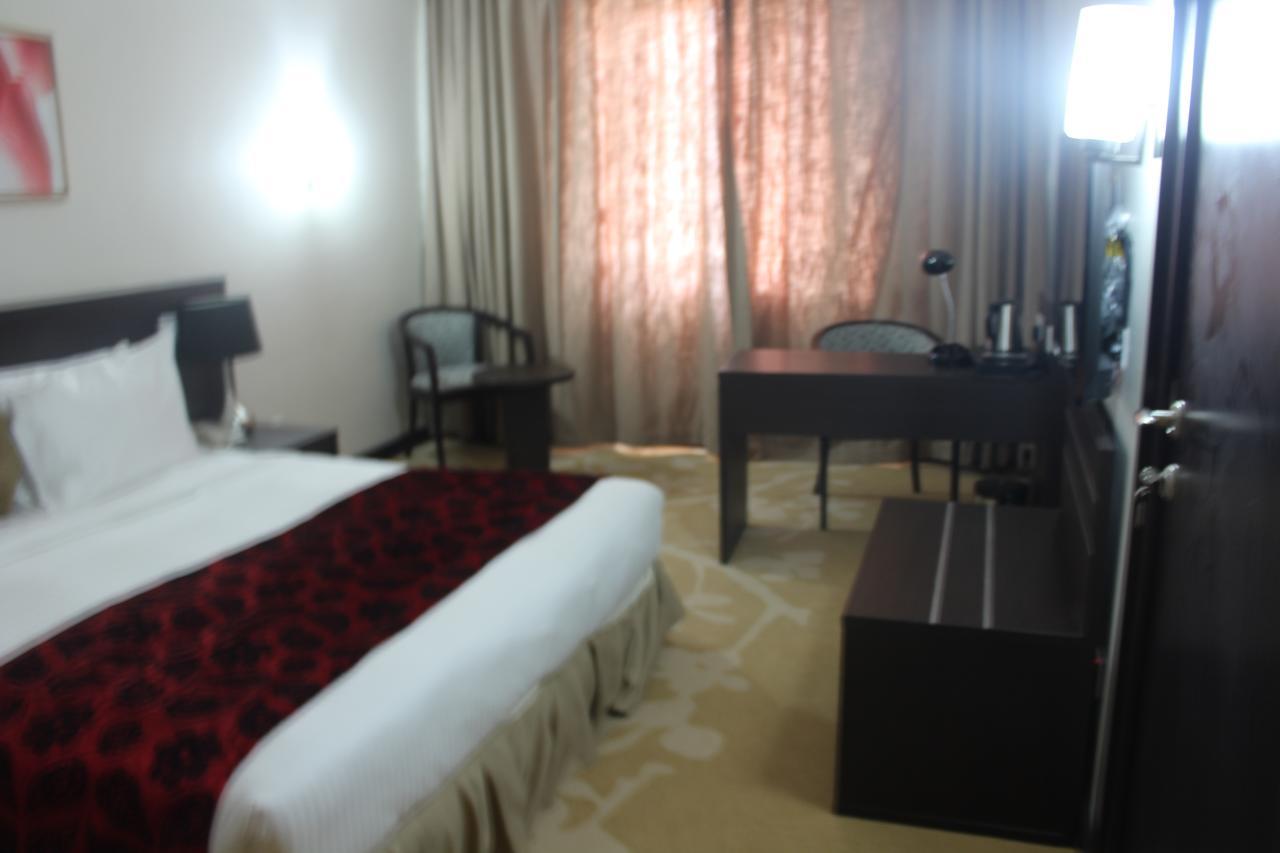 Golden Tulip Ibadan Hotel Exterior photo